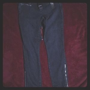 Bebe Cropped Zipper Jeans